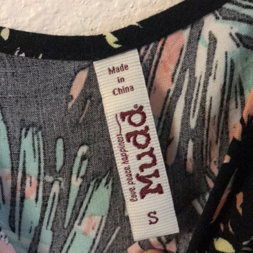Crop top!! - Picture 2 of 2